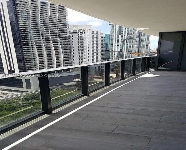 45 SW 9th St 2102, Miami, FL 33130