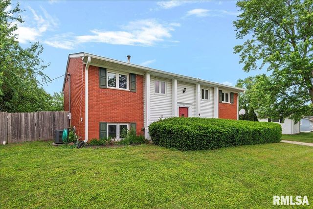 301 CARRIE Lane, Chatham, IL 62629