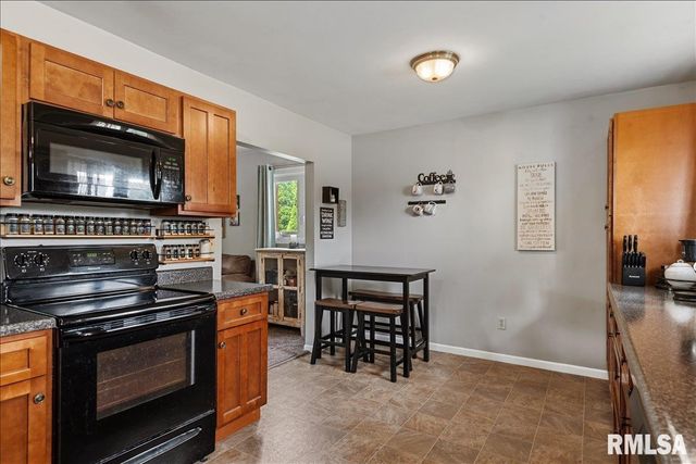 301 CARRIE Lane, Chatham, IL 62629