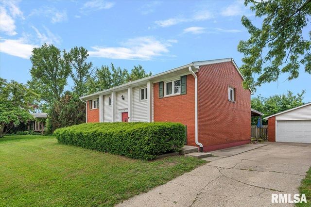 301 CARRIE Lane, Chatham, IL 62629
