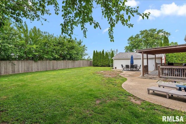 301 CARRIE Lane, Chatham, IL 62629