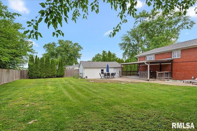 301 CARRIE Lane, Chatham, IL 62629
