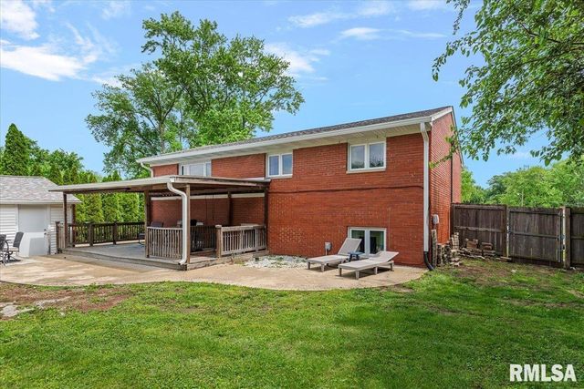 301 CARRIE Lane, Chatham, IL 62629