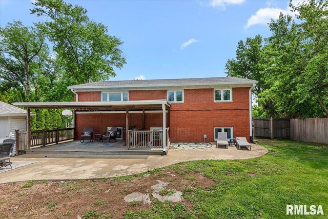 301 CARRIE Lane, Chatham, IL 62629