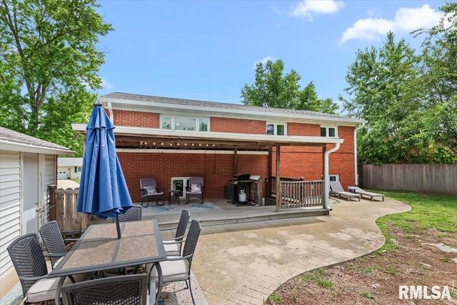 301 CARRIE Lane, Chatham, IL 62629