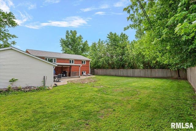 301 CARRIE Lane, Chatham, IL 62629