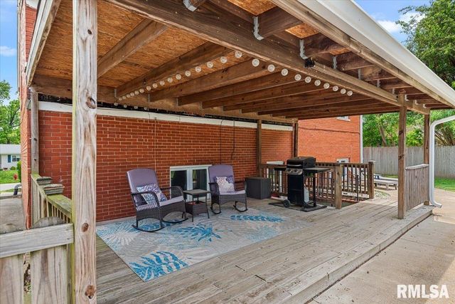 301 CARRIE Lane, Chatham, IL 62629