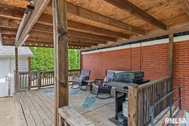 301 CARRIE Lane, Chatham, IL 62629
