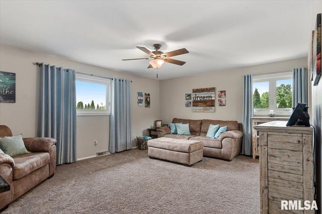 301 CARRIE Lane, Chatham, IL 62629