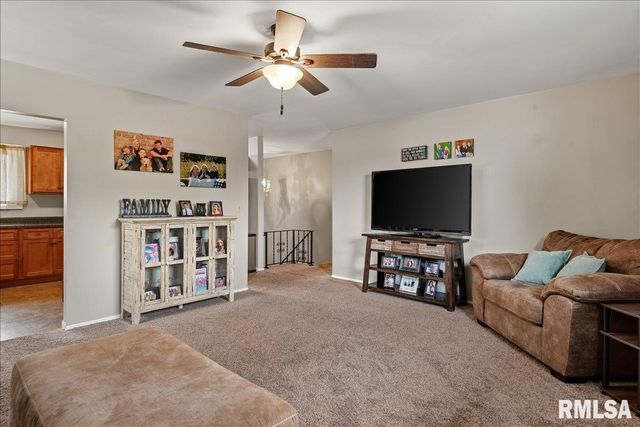 301 CARRIE Lane, Chatham, IL 62629