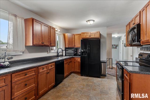 301 CARRIE Lane, Chatham, IL 62629