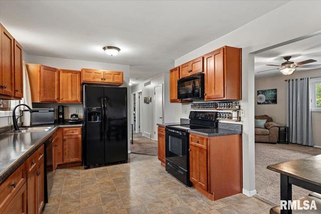 301 CARRIE Lane, Chatham, IL 62629