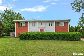 301 CARRIE Lane, Chatham, IL 62629