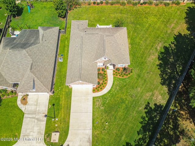 45 Thornbury Lane, Hattiesburg, MS 39402