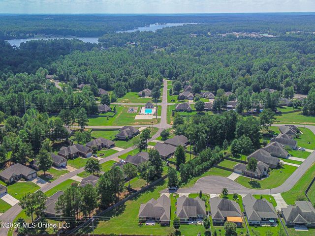 45 Thornbury Lane, Hattiesburg, MS 39402