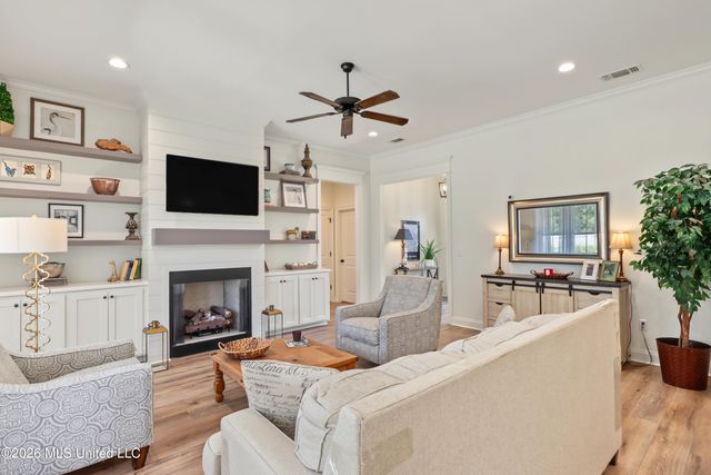 45 Thornbury Lane, Hattiesburg, MS 39402