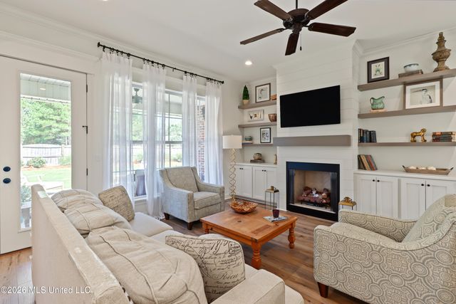 45 Thornbury Lane, Hattiesburg, MS 39402
