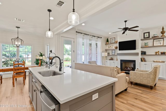 45 Thornbury Lane, Hattiesburg, MS 39402