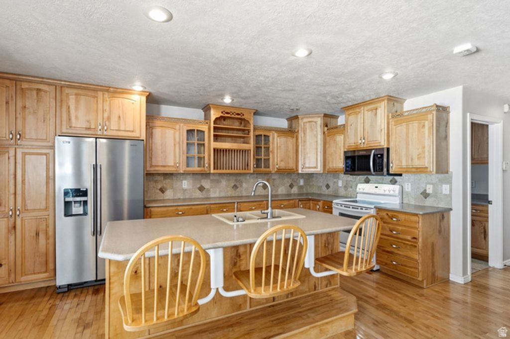 Image 4 of property listing at 12758 S MARKS WAY, Riverton, UT 84065
