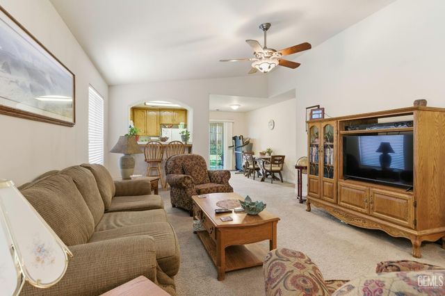 6107 Ragusa Lane, Bakersfield, CA 93308