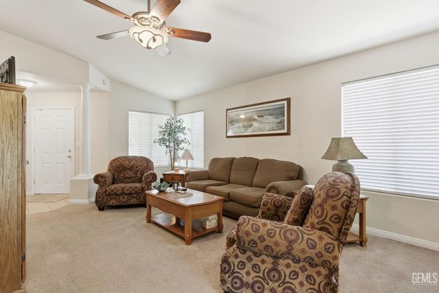 6107 Ragusa Lane, Bakersfield, CA 93308