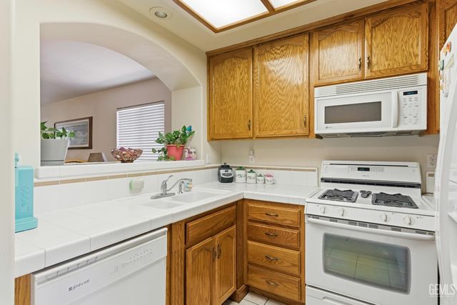 6107 Ragusa Lane, Bakersfield, CA 93308