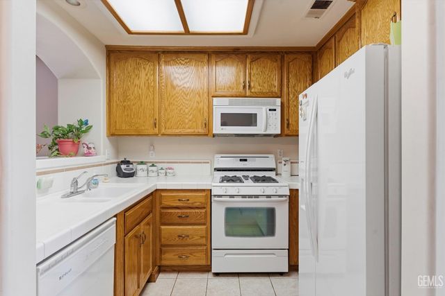 6107 Ragusa Lane, Bakersfield, CA 93308