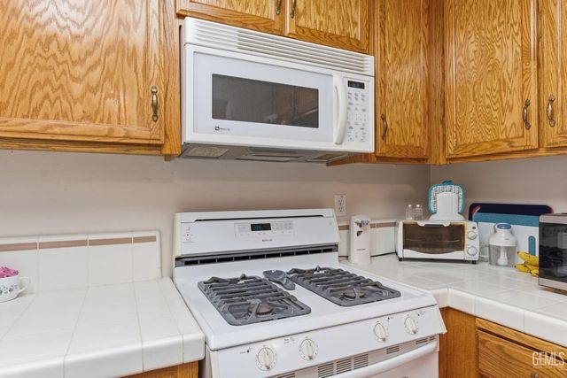 6107 Ragusa Lane, Bakersfield, CA 93308