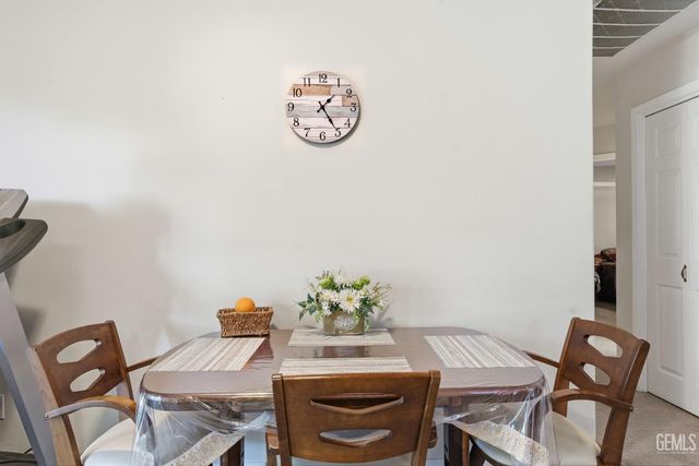 6107 Ragusa Lane, Bakersfield, CA 93308