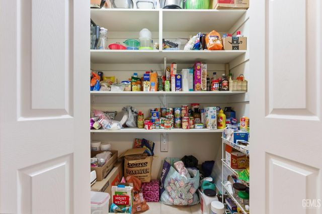 6107 Ragusa Lane, Bakersfield, CA 93308