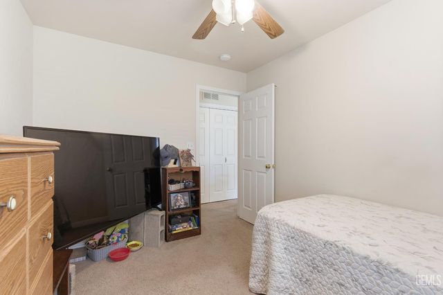 6107 Ragusa Lane, Bakersfield, CA 93308