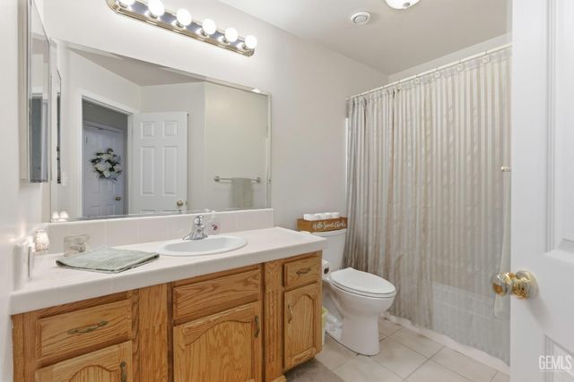 6107 Ragusa Lane, Bakersfield, CA 93308