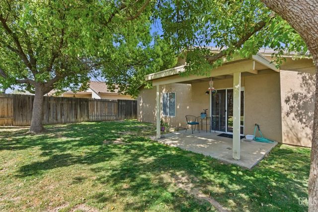 6107 Ragusa Lane, Bakersfield, CA 93308