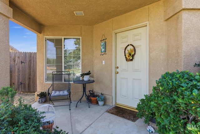 6107 Ragusa Lane, Bakersfield, CA 93308