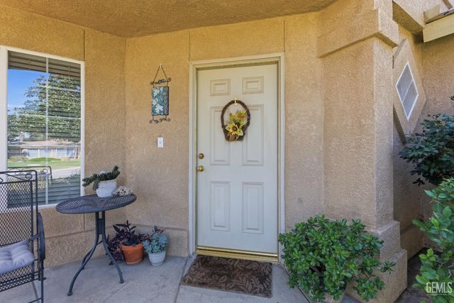 6107 Ragusa Lane, Bakersfield, CA 93308