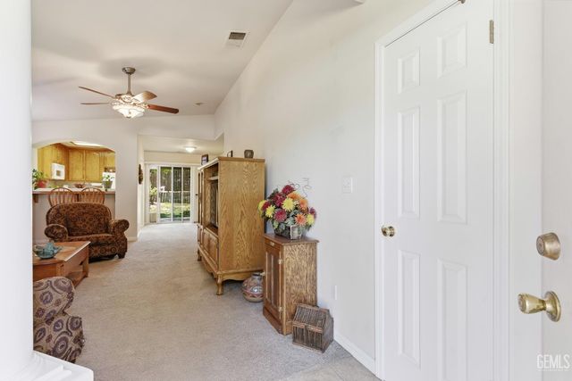 6107 Ragusa Lane, Bakersfield, CA 93308