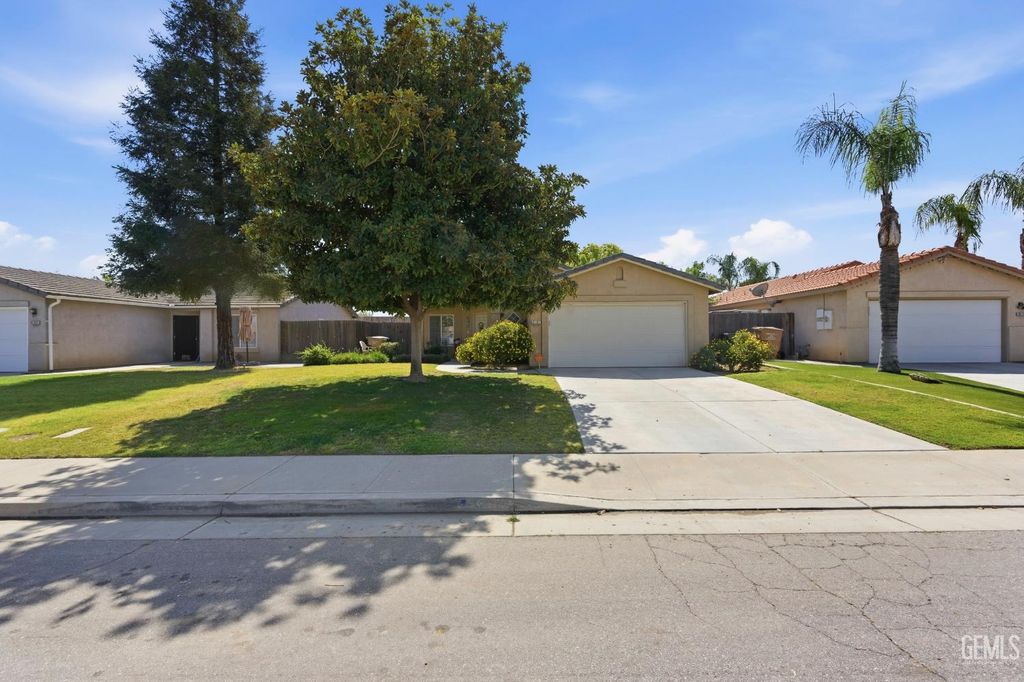 6107 Ragusa Lane, Bakersfield, CA 93308
