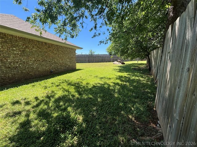 2507 Tanglewood Court, Ardmore, OK 73401