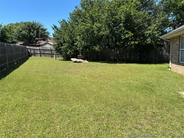 2507 Tanglewood Court, Ardmore, OK 73401