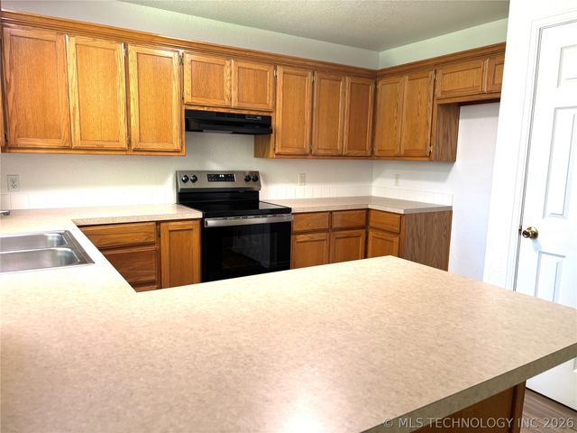 2507 Tanglewood Court, Ardmore, OK 73401