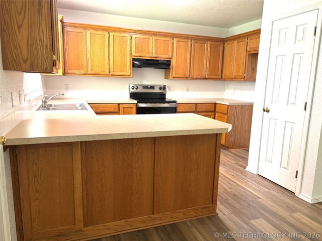 2507 Tanglewood Court, Ardmore, OK 73401