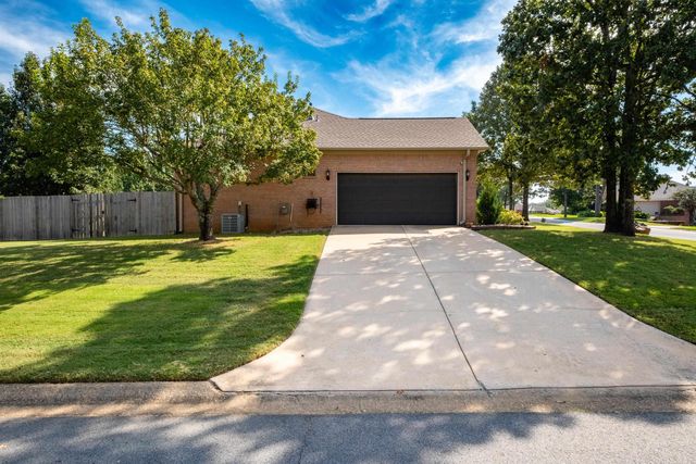 170 Diamond Pointe Drive, Maumelle, AR 72113