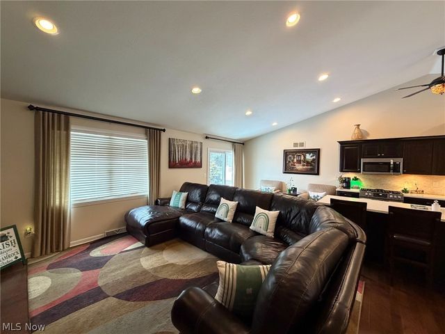 1343 COURTLAND Road, Weirton, WV 26062