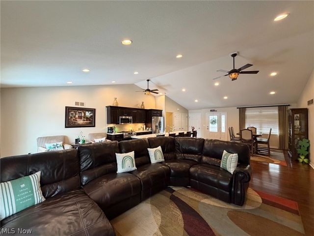 1343 COURTLAND Road, Weirton, WV 26062