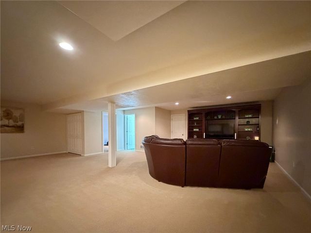 1343 COURTLAND Road, Weirton, WV 26062