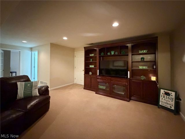 1343 COURTLAND Road, Weirton, WV 26062