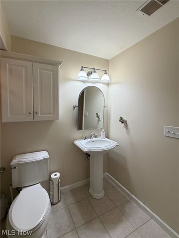 1343 COURTLAND Road, Weirton, WV 26062