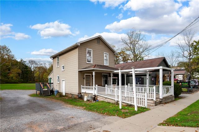 375 Main St, Volant Boro, PA 16156