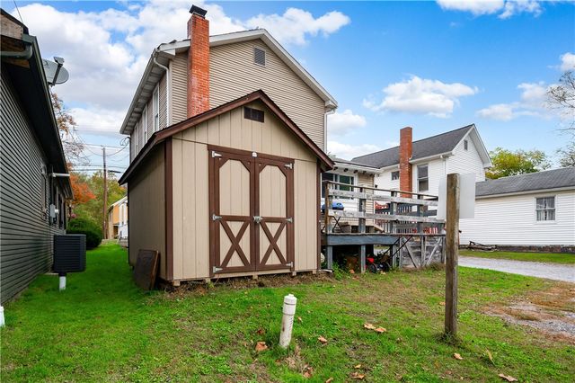 375 Main St, Volant Boro, PA 16156