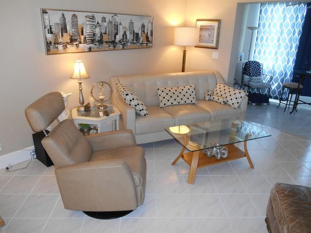 2615 NE 1st Court 406, Boynton Beach, FL 33435